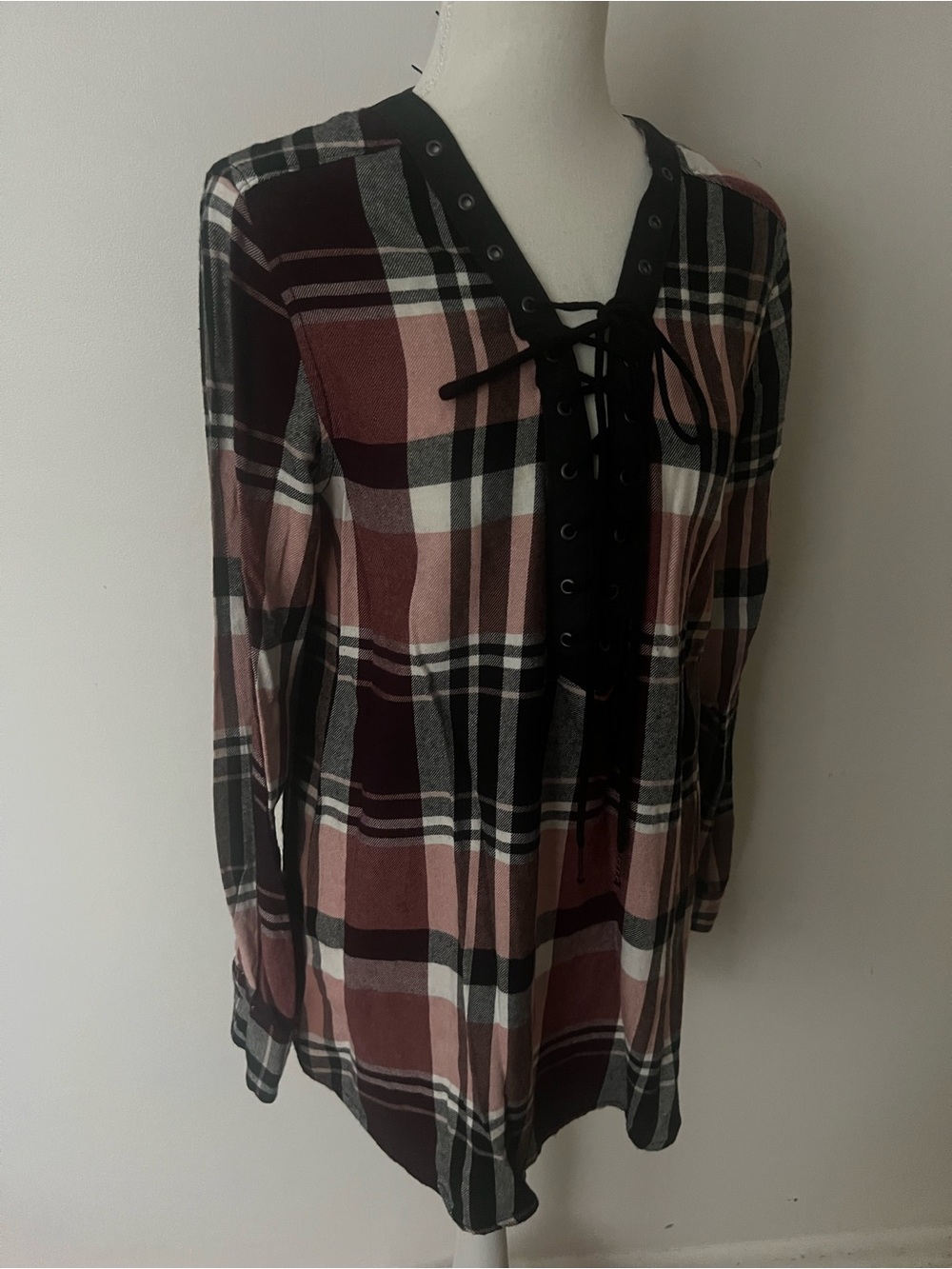 Arizona Jeans plaid flannel shirt, women’s M, grunge fall vibes, casual lace up